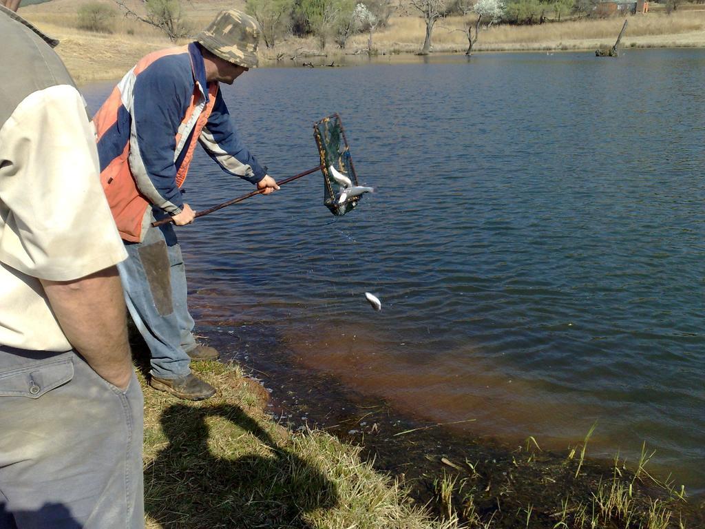 ダルストロアーム Elandskloof Trout Farmゲストハウス エクステリア 写真