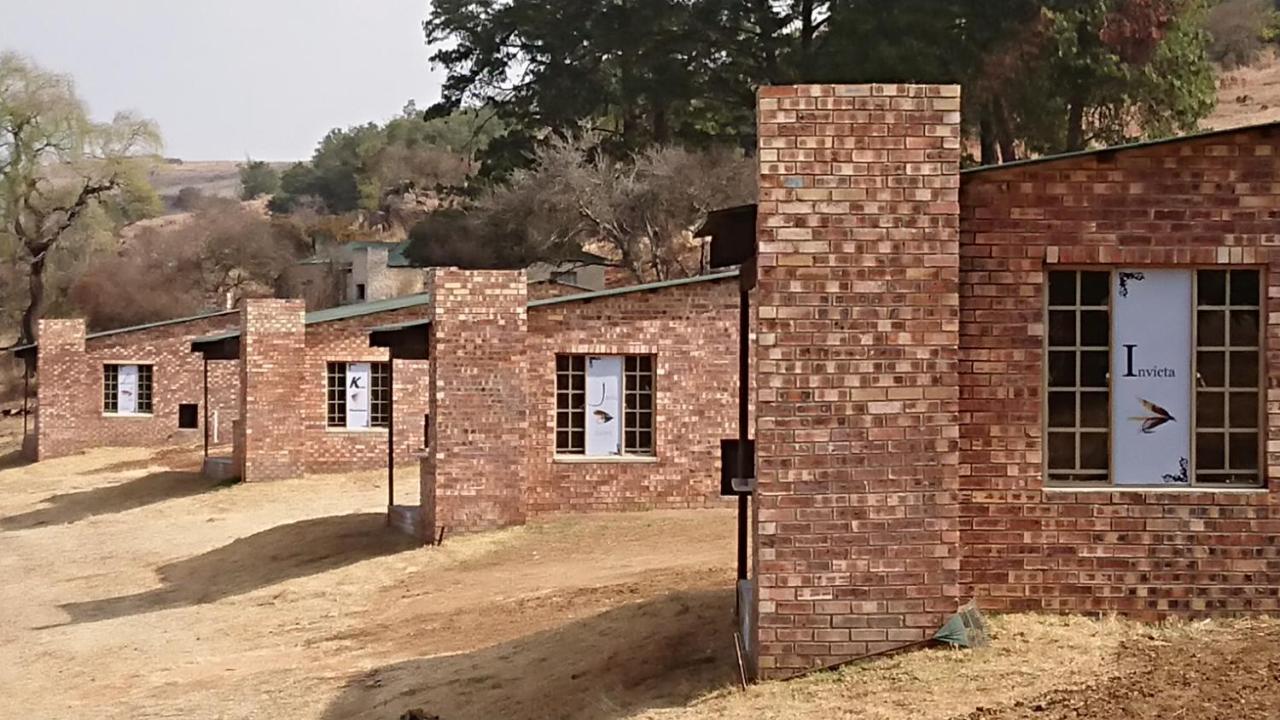 ダルストロアーム Elandskloof Trout Farmゲストハウス エクステリア 写真