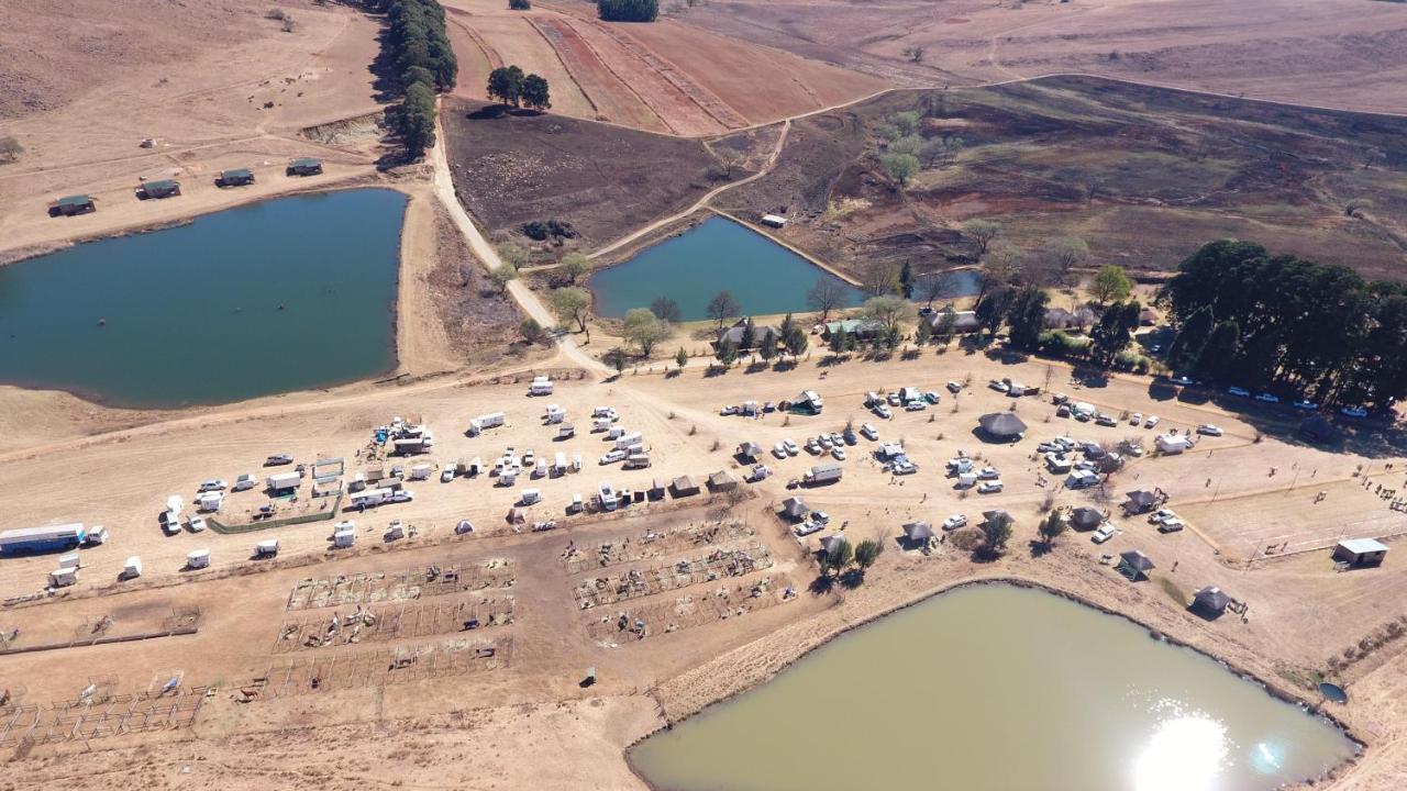 ダルストロアーム Elandskloof Trout Farmゲストハウス エクステリア 写真